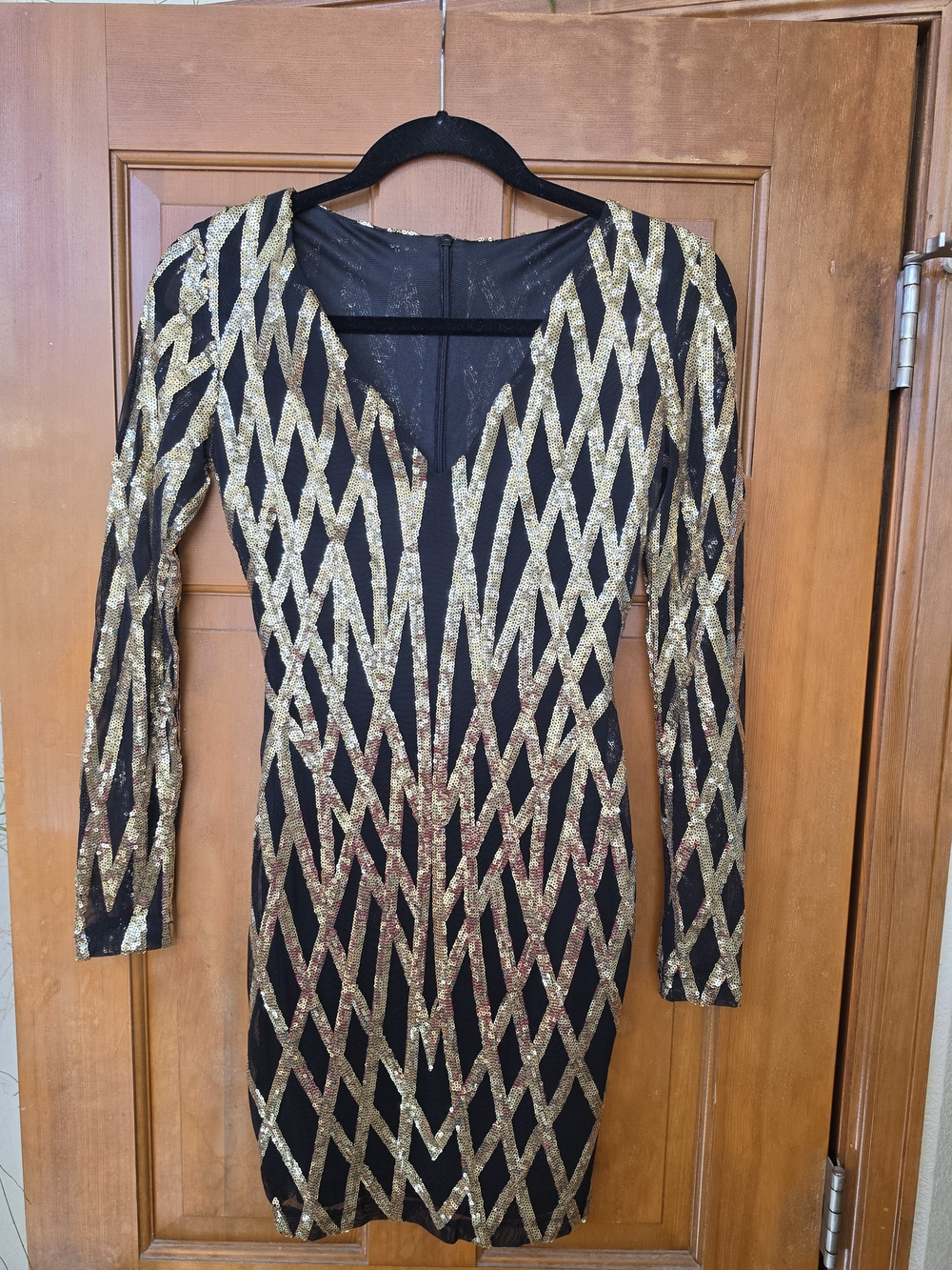 Black & Gold Sequin Long-Sleeve Bodycon Dress